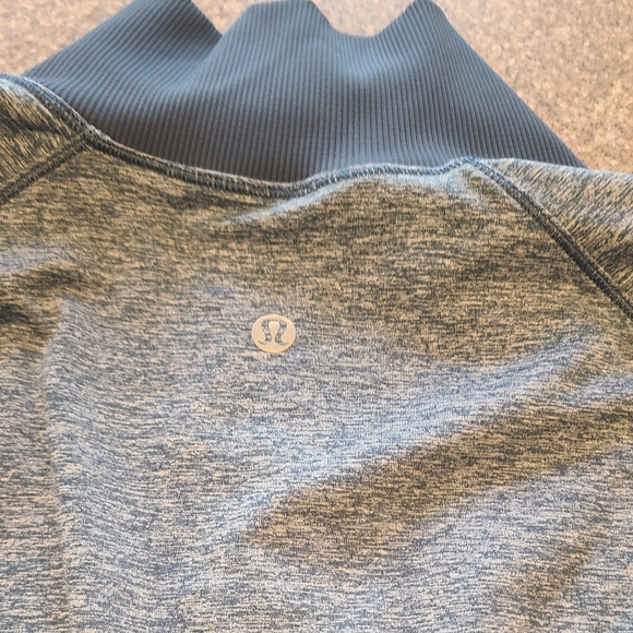 Lululemon always alert half zip size 8 - Picture 3 of 7